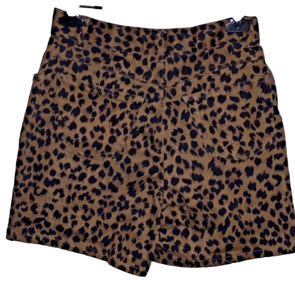 Newport News Jeanology 5 PKT. Leopard Print denim jean shorts size6 - Picture 2 of 8